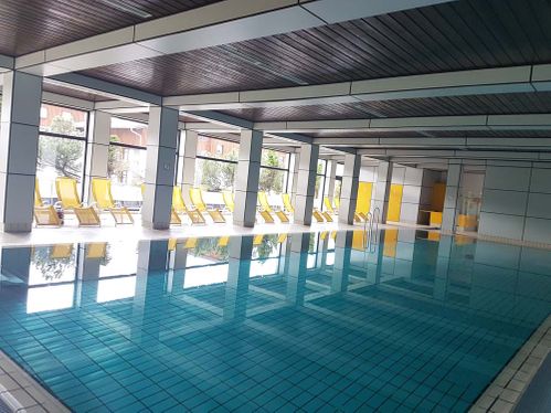 Hallenbad innen